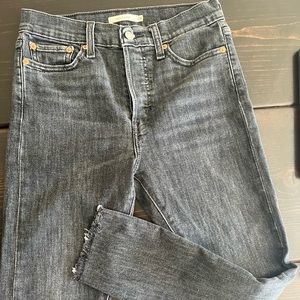 Charcoal LEVIS HIGH RISE WEDGE SKINNY JEANS. SIZE 28. Look new, only worn once.